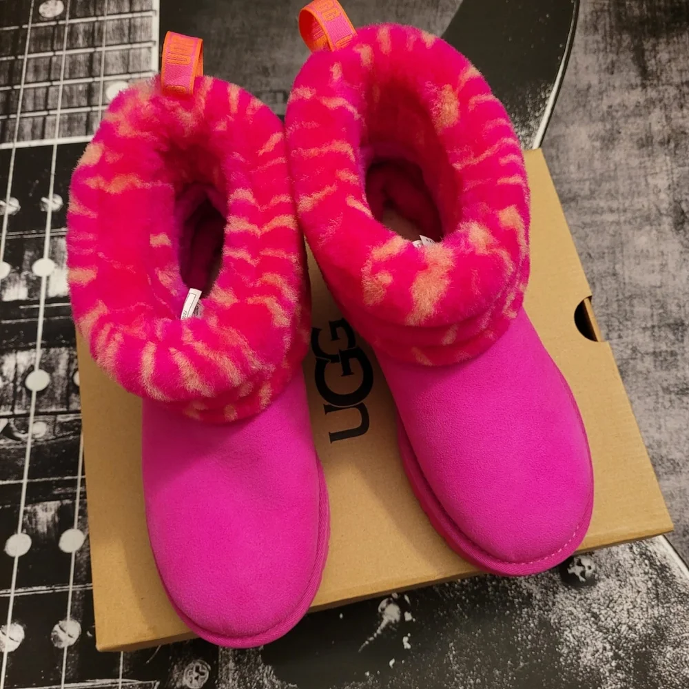 NIB UGG Fluff Mini Boot